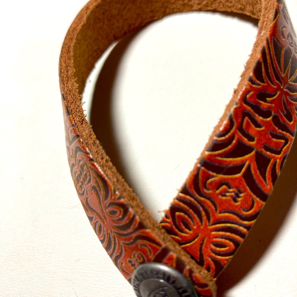 leather carved bracelet with snap. #533